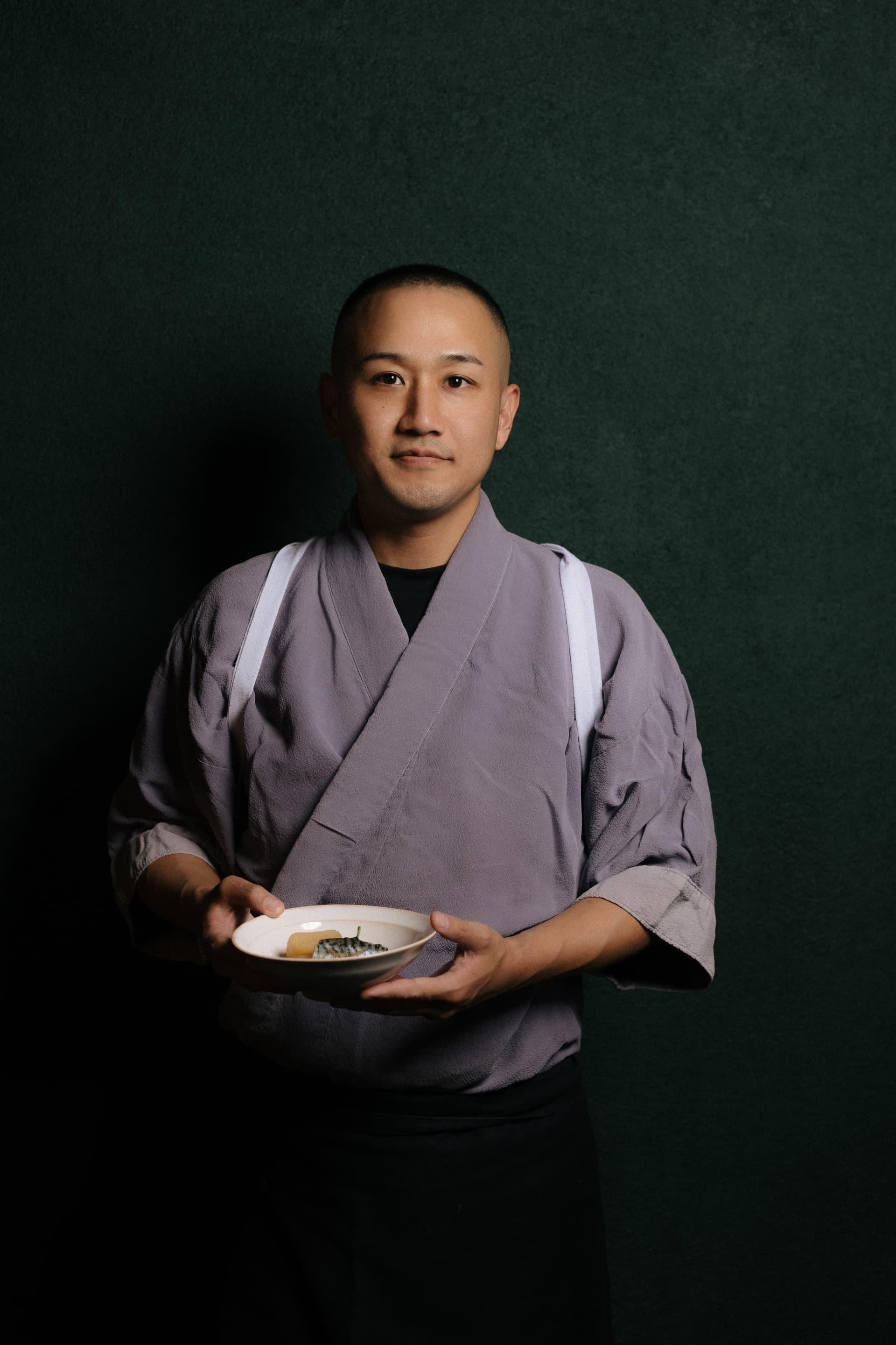 JapaKen preparing sushi in his kitchen